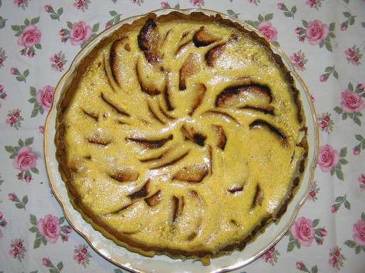 Elzászi almatorta kör alakú sütőformában, Kép: László Márta