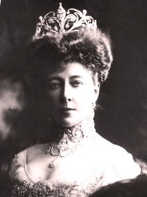 Stefanie belga királyi hercegnő tiaréval a fején, Kép: wikimedia