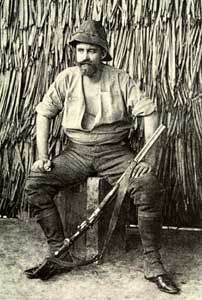 Teleki Sámuel Afrikában sátra előtt ül, kezében puska, Kép: wikimedia