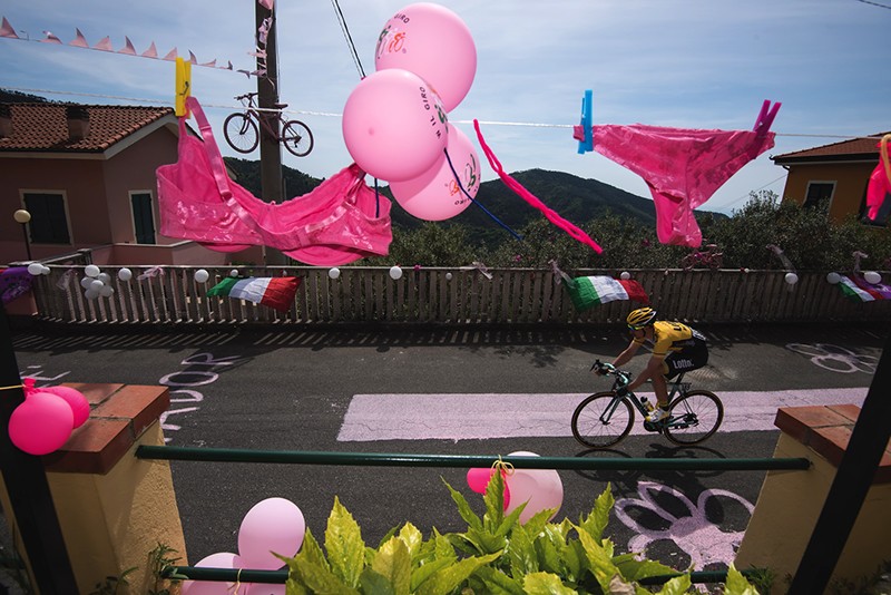 Kerékpárverseny rózsaszínben, kép: Bálint Richárd  