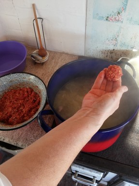 Így készítsd a húsgolyókat! Kép: Veres József