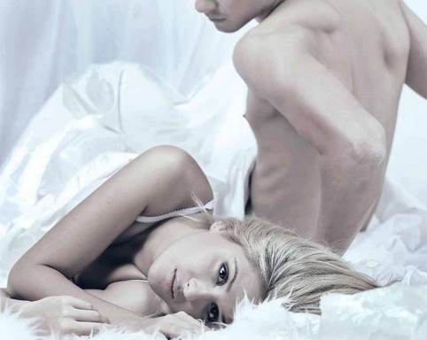 Fiatal pár az ágyban láthatóan rosszul sikerült szex után, Kép: tiedakontroll.hu