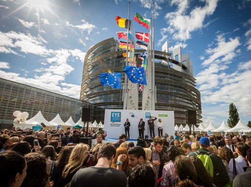 Európai Parlament előtt EYE-találkozó Strasbourgban, Kép: wikimedia