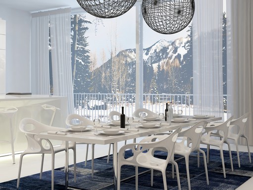Hófehér étkező, háttérben, a hatalmas teraszajtó mögött havas hegycsúcsok, Kép: sajtóanyag