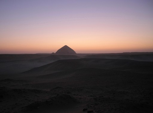 Egyiptomi piramis a horizonton, Kép Do-Q