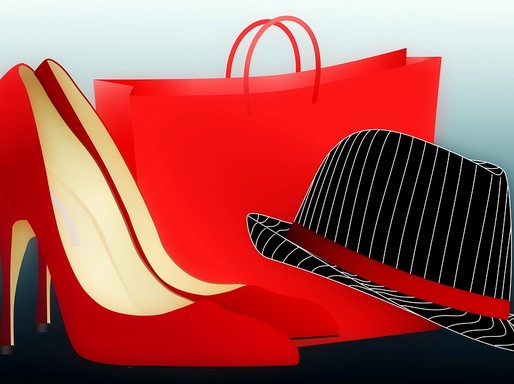 Piros női cipő, táska, fekete fehér csíkos, piros szalagos kalap, Kép: Pixabay