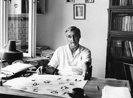 Czeizel Endre íróasztala mögött 1988-ban, Kép: wikimedia