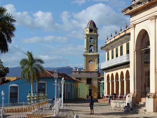 Kuba, Trinidad, városkép pálmákkal, Kép: wikimedia