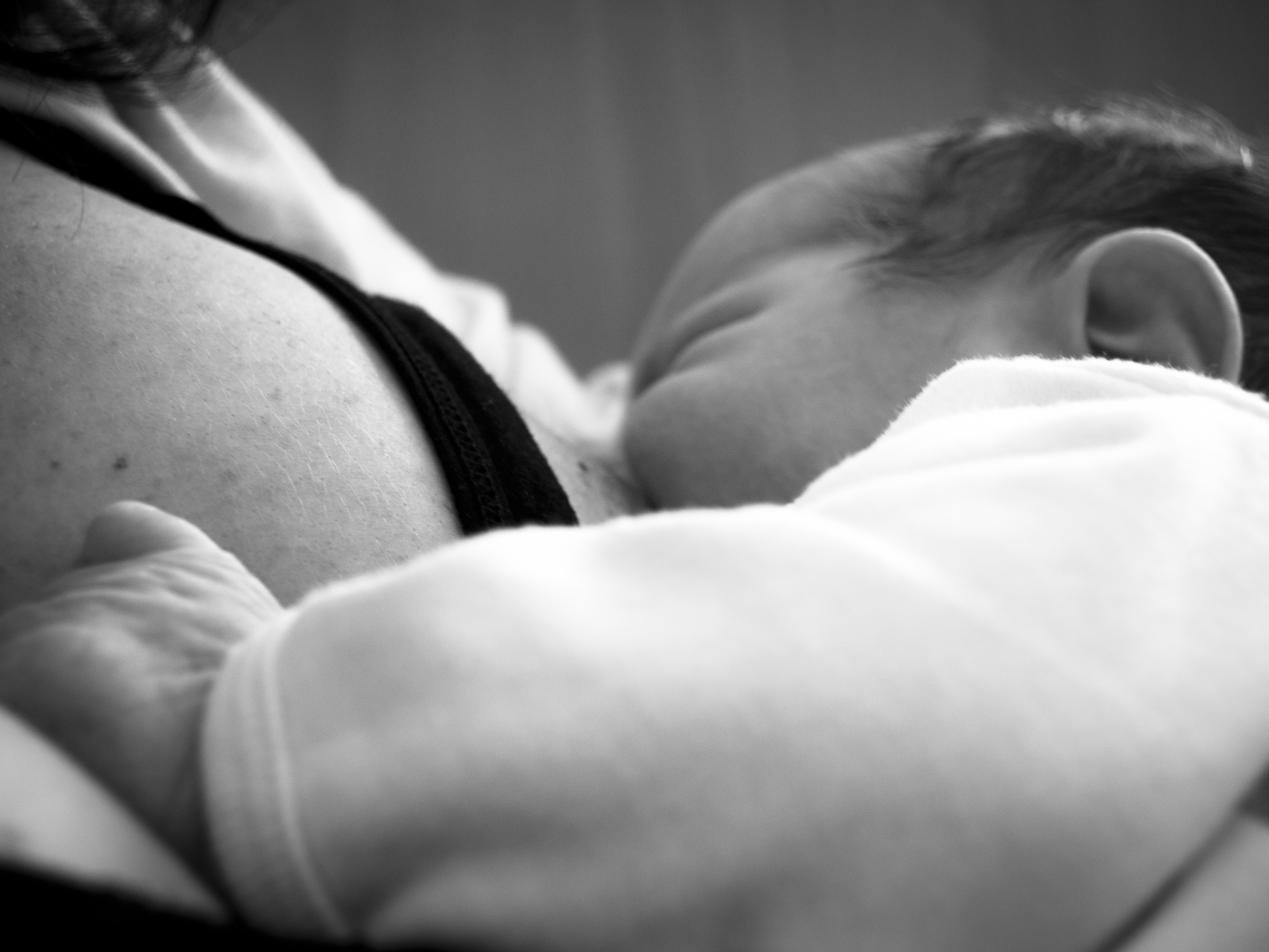 Anya gyermekét szoptatja, Kép: flickr 