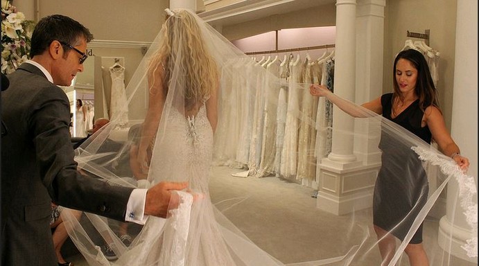 Menyasszony hátulról, fátyollal, Kép: TLC