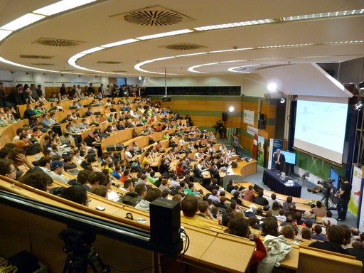 Egyetemisták előadóteremben, Kép: wikimedia