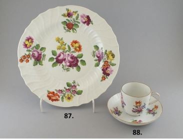 Herendi tányér és csésze, Kép: BÁV