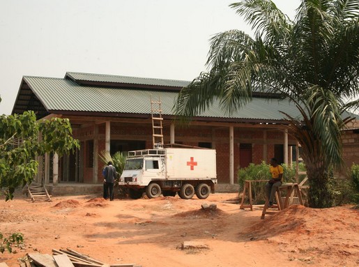 Épül Kongóban a szemklinika első része, Kép: Dr. Hardi Richárd