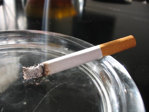 Cigaretta, hamutartó: Kép wikimedia
