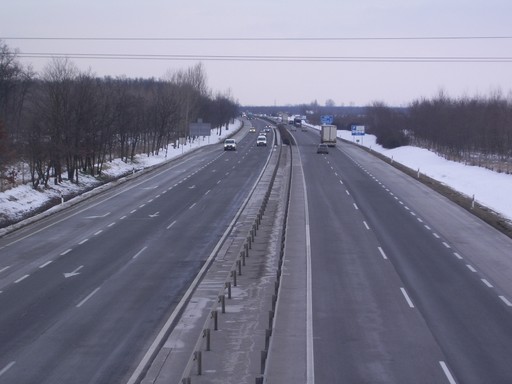 M5-ös autópálya télen, Kép: wikimedia