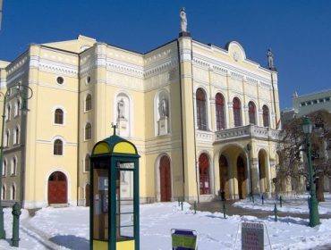 Debreceni Csokonai Színház kép: wikimedia