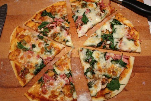 Házi készítésű pizza, Kép: http://husimado-eger.blog.hu