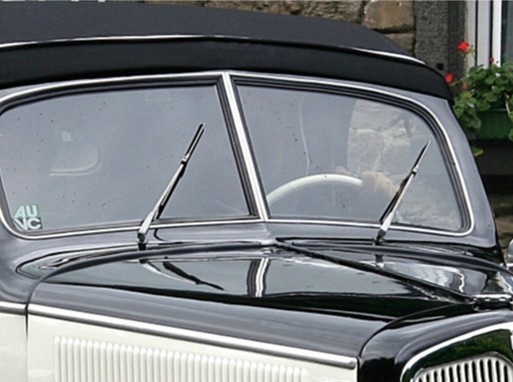 Ablaktörlő öreg autón, Kép: wikimedia