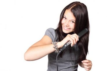 A hajvasalás is károsítja a hajszálakat  Kép: Pixabay