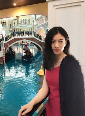 Miss China kabátban, Kép: FIVOSZ