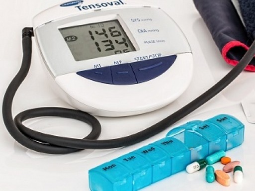 Vérnyomásmérő és gyógyszerek, Kép: Kardioközpont