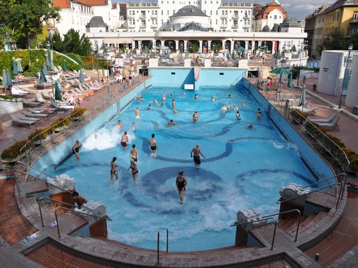 Budapest, Gellért fürdő, hullámfürdő-medence, Kép: wikimedia