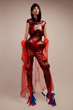 Vörös ruha, Kép: Wanda Martin