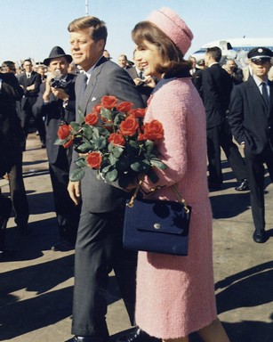Kennedyék megérkeznek Dallasba, Kép: wikimedia