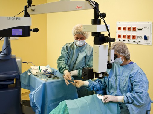 Lencseműtét, Kép: Saint James Szemészeti Központ